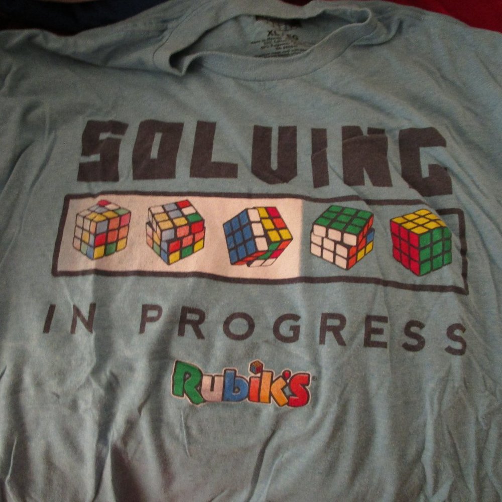 1 Rubiks Cube Theme T shirt XL  Used